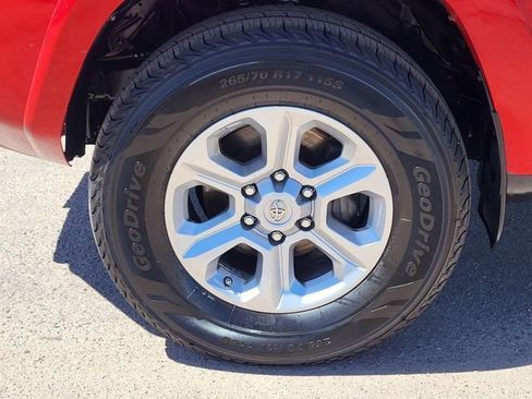 Used 2018 Toyota 4Runner SR5 AWD/4WD image 10