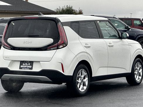 Used 2024 Kia Soul LX w/ Option Group 015 image 4