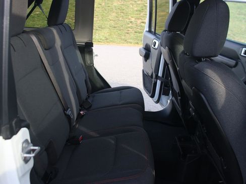 Used 2024 Jeep Wrangler Unlimited Rubicon image 32