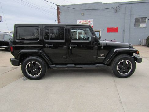 Used 2013 Jeep Wrangler Unlimited Sahara w/ Dual Top Group image 6