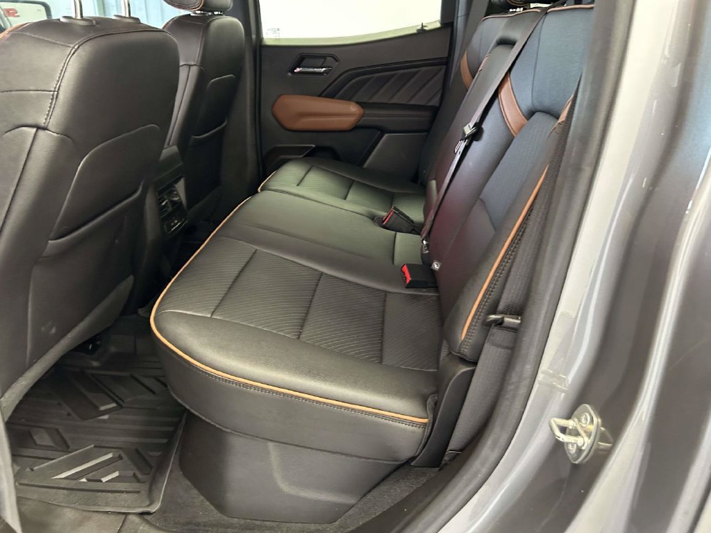 Used 2023 GMC Canyon AT4 w/ AT4 Premium Package AWD/4WD image 13