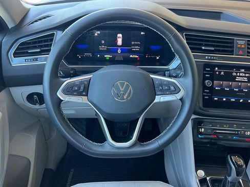 Used 2023 Volkswagen Tiguan SE FWD image 19