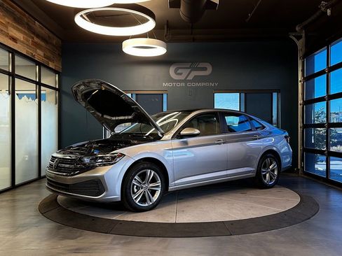 Used 2024 Volkswagen Jetta SE image 23