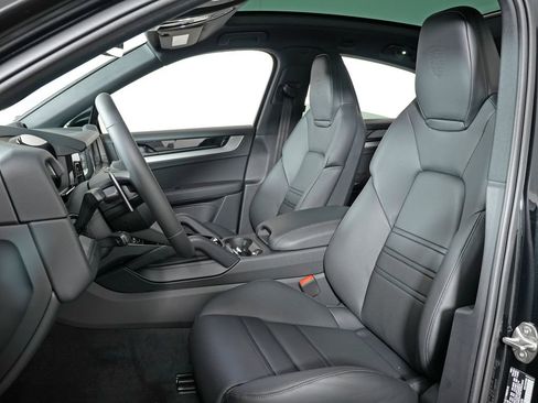 New 2026 Porsche Cayenne Coupe AWD/4WD image 5