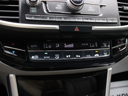 Used 2017 Honda Accord LX image 40