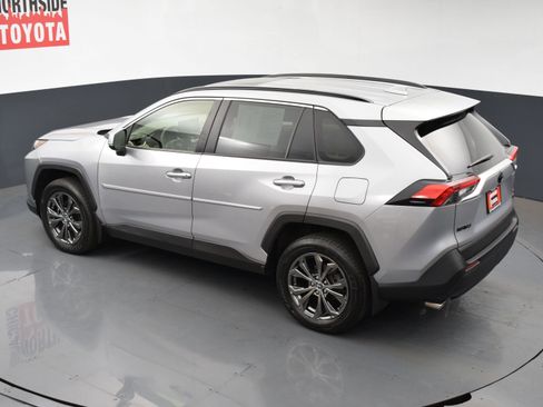 Used 2022 Toyota RAV4 XLE Premium image 22