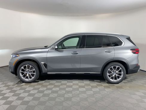 Used 2026 BMW X5 sDrive40i w/ Premium Package image 2