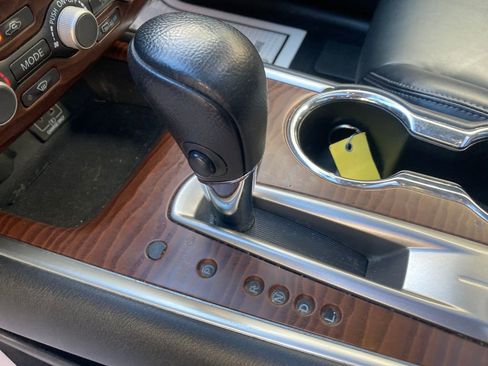 Used 2020 Nissan Pathfinder Platinum image 28