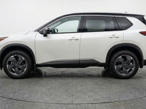 Used 2025 Nissan Rogue SV image 5