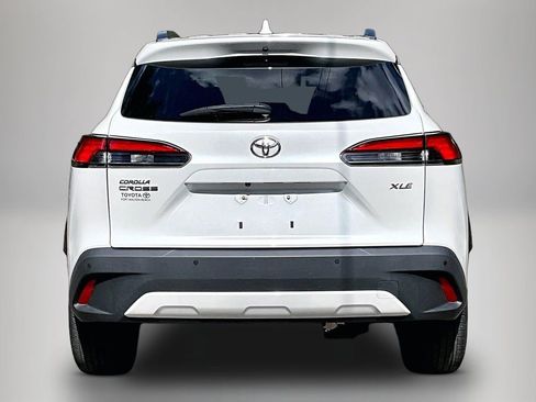 Used 2023 Toyota Corolla Cross XLE w/ Convenience Package FWD image 6