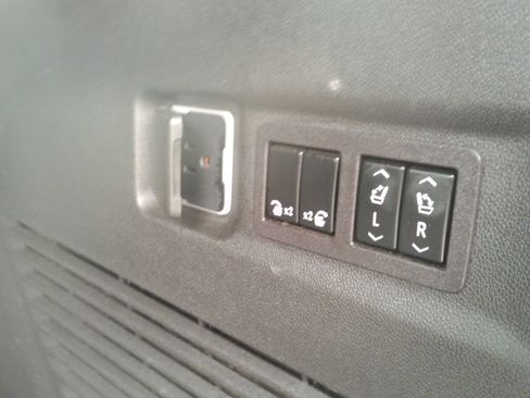 Used 2023 Chevrolet Suburban RST w/ Luxury Package AWD/4WD image 19