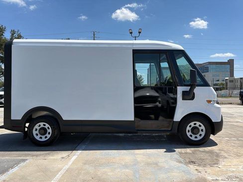 Used 2024 Chevrolet Brightdrop 400 w/ Commercial Equipment Package AWD/4WD image 11