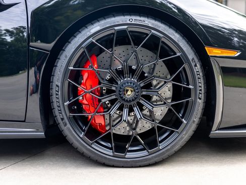 Used 2021 Lamborghini Huracan STO RWD image 19
