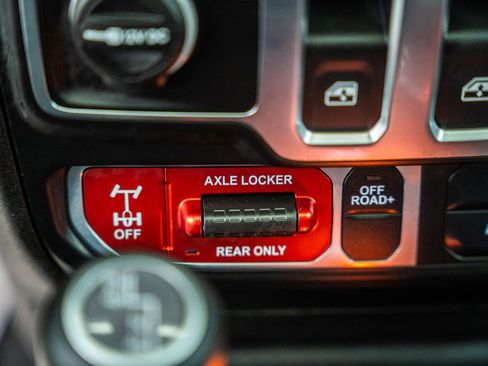 Used 2026 Jeep Wrangler Sport AWD/4WD image 30