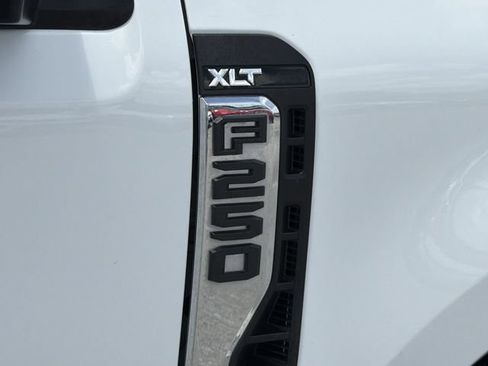 Used 2023 Ford F250 XLT w/ FX4 Off-Road Package AWD/4WD image 9