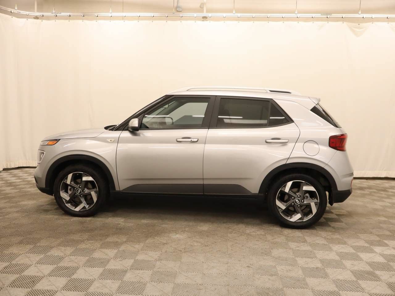 Used 2026 Hyundai Venue SEL FWD image 2