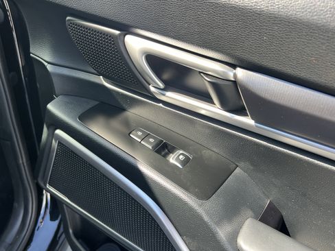 Certified 2025 Kia Telluride LX image 17