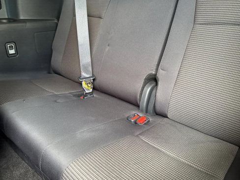 Used 2025 Toyota Highlander LE FWD image 32