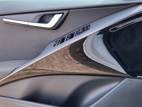 New 2026 Kia Niro EX image 9