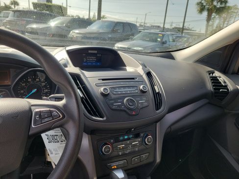 Used 2017 Ford Escape SE image 18