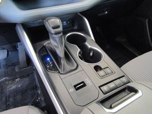 Used 2022 Toyota Highlander L FWD image 18