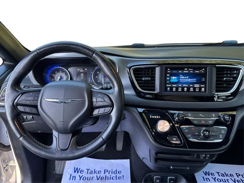 Used 2019 Chrysler Pacifica Touring-L w/ S Appearance Package image 25