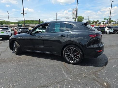 Used 2023 Maserati Levante Modena AWD/4WD image 4