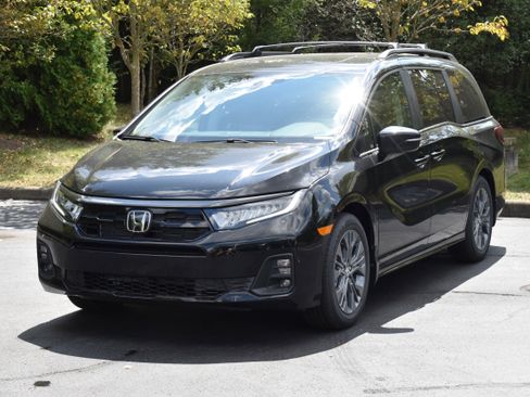 New 2026 Honda Odyssey Touring image 3