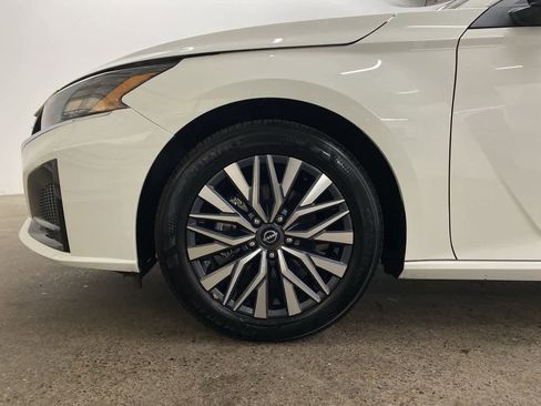 Used 2025 Nissan Altima 2.5 SV image 11