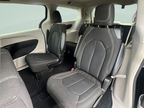Used 2023 Chrysler Voyager LX FWD image 10