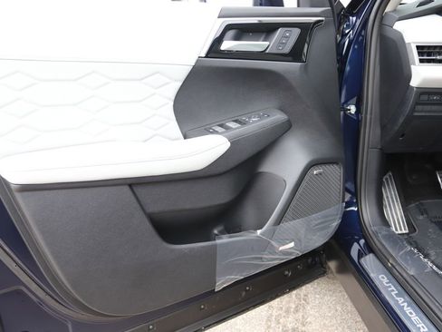 New 2026 Mitsubishi Outlander SEL image 12