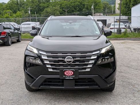 Used 2024 Nissan Rogue SV w/ SV Premium Package AWD/4WD image 11
