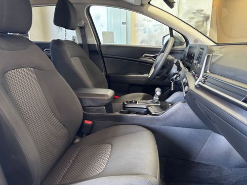 Used 2025 Kia Sportage LX FWD image 35