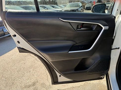Used 2021 Toyota RAV4 LE image 7