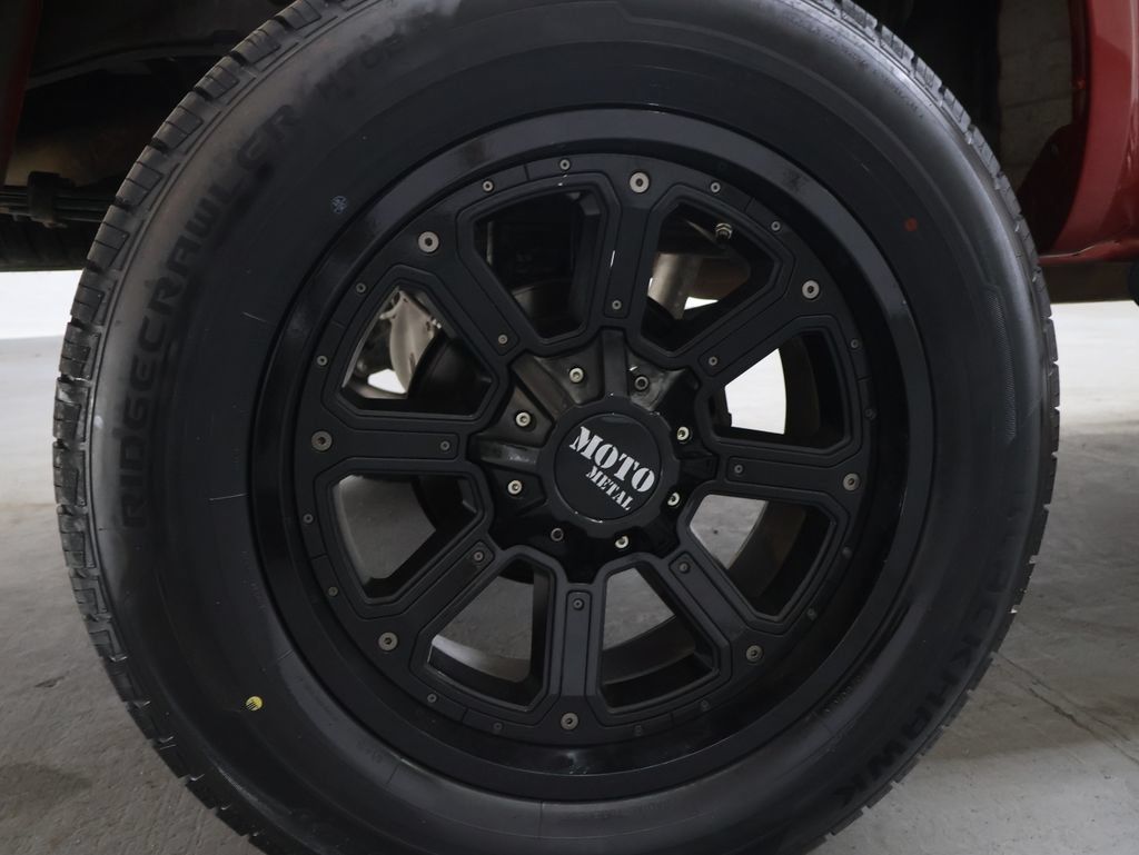 Used 2018 Nissan Frontier SV AWD/4WD image 32