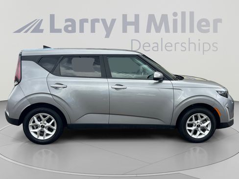 Used 2025 Kia Soul LX w/ LX Technology Package FWD image 7