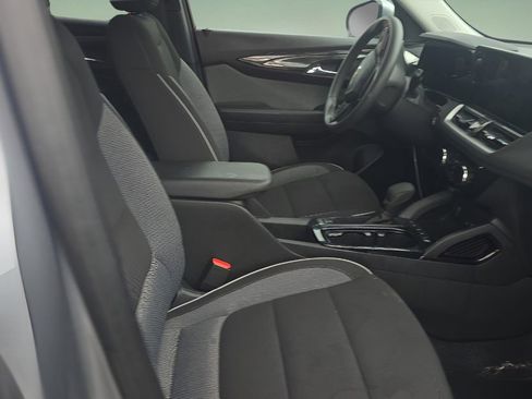 Used 2025 Chevrolet TrailBlazer LT AWD/4WD image 6