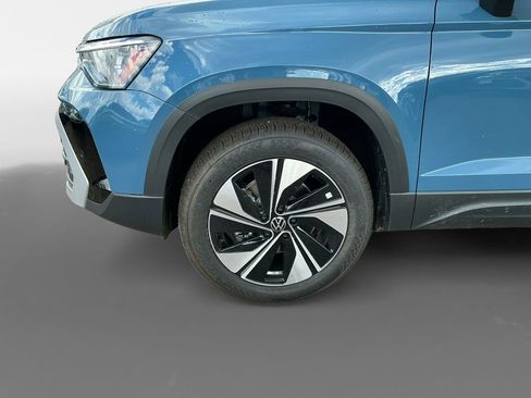 New 2025 Volkswagen Taos SE image 14