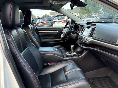 Used 2019 Toyota Highlander SE AWD/4WD image 26