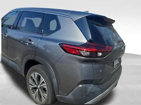 Used 2021 Nissan Rogue SV image 3