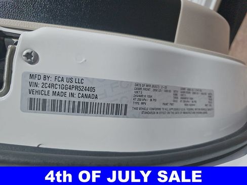 Used 2023 Chrysler Pacifica Limited FWD image 44