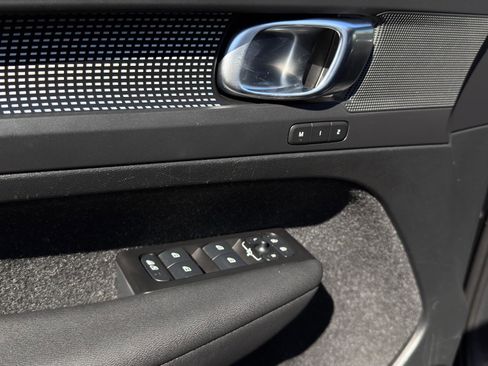 Used 2021 Volvo XC40 T5 R-Design w/ Climate Package image 14