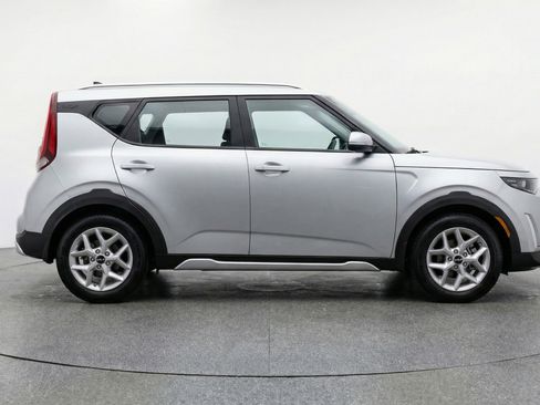 Used 2025 Kia Soul LX w/ LX Technology Package image 11