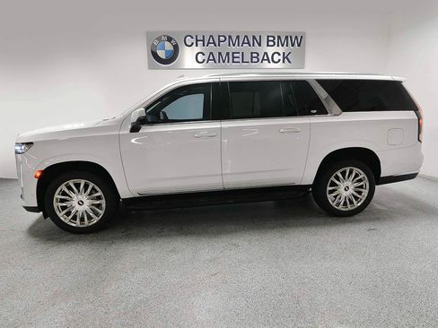 Used 2021 Cadillac Escalade ESV Premium Luxury AWD/4WD image 4