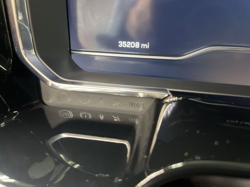 Used 2024 Chevrolet Silverado 2500 LTZ w/ LTZ Convenience Package image 11