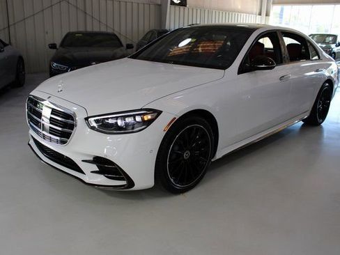 Used 2025 Mercedes-Benz S 580 4MATIC Sedan w/ AMG Line Package image 48