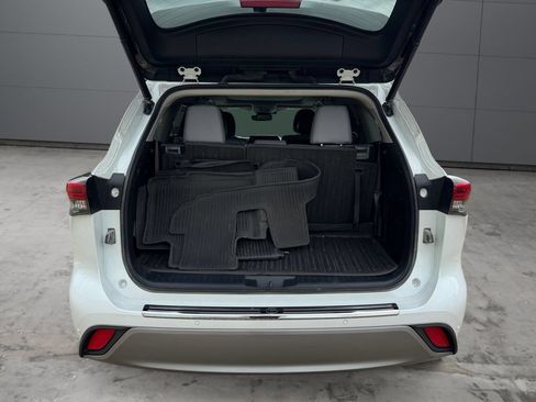 Used 2022 Toyota Highlander Platinum AWD/4WD image 19