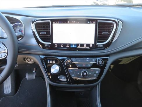 New 2026 Chrysler Pacifica Limited w/ S Appearance Package image 22