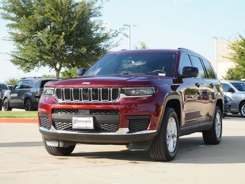 Used 2025 Jeep Grand Cherokee L Laredo AWD/4WD image 3