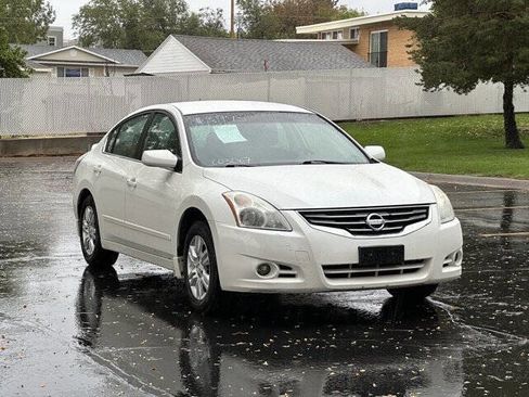 Used 2011 Nissan Altima 2.5 S w/ Special Edition Pkg image 2
